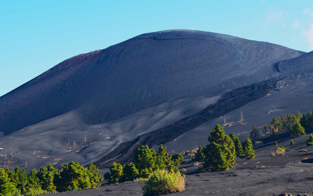 Los Volcanes de Tajogaite y San Juan: una vista exterior e interior de los volcanes